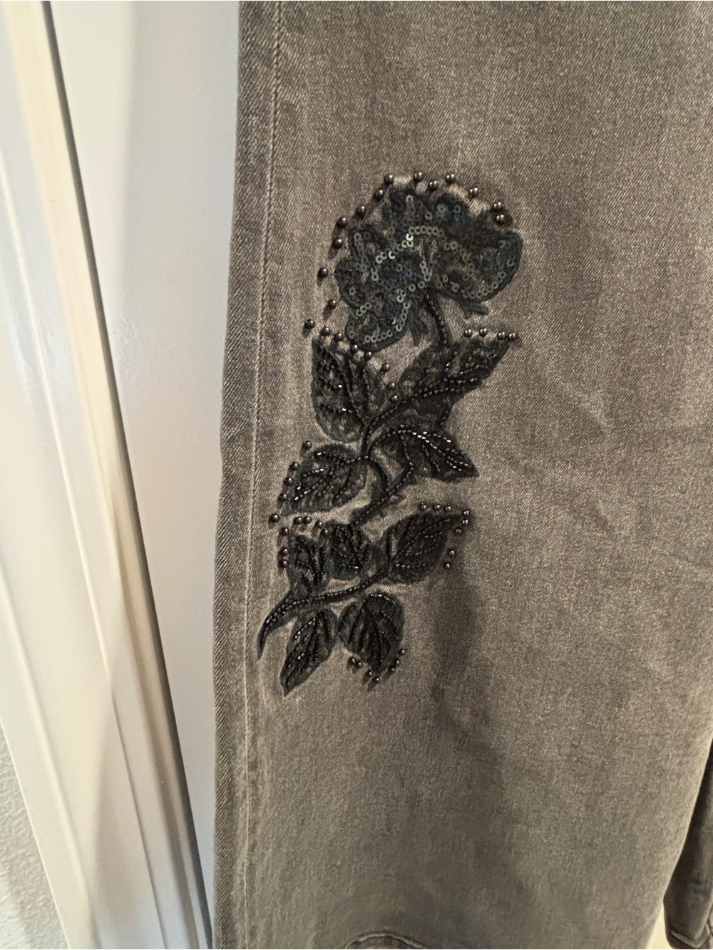 NWT Driftwood Women's Wide-Leg Embroidered Grey Jeans - Picture 4 of 6